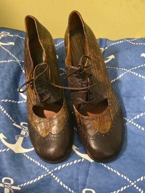 BOLO Women's Brown Leather Lace-Up Heels with Wingtip spectator Brogue Detail